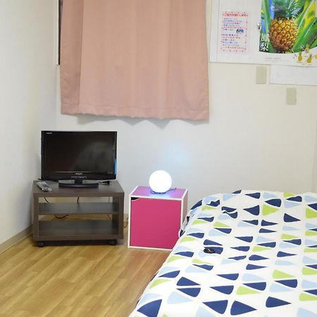 Guest House Fukutomi - Female Only Наха Екстериор снимка