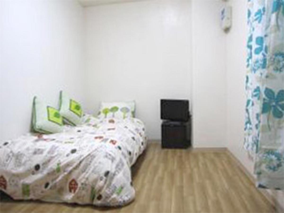 Guest House Fukutomi - Female Only Наха Екстериор снимка