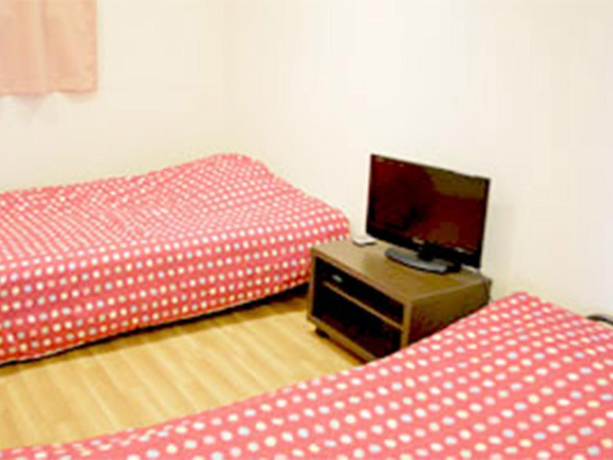 Guest House Fukutomi - Female Only Наха Екстериор снимка