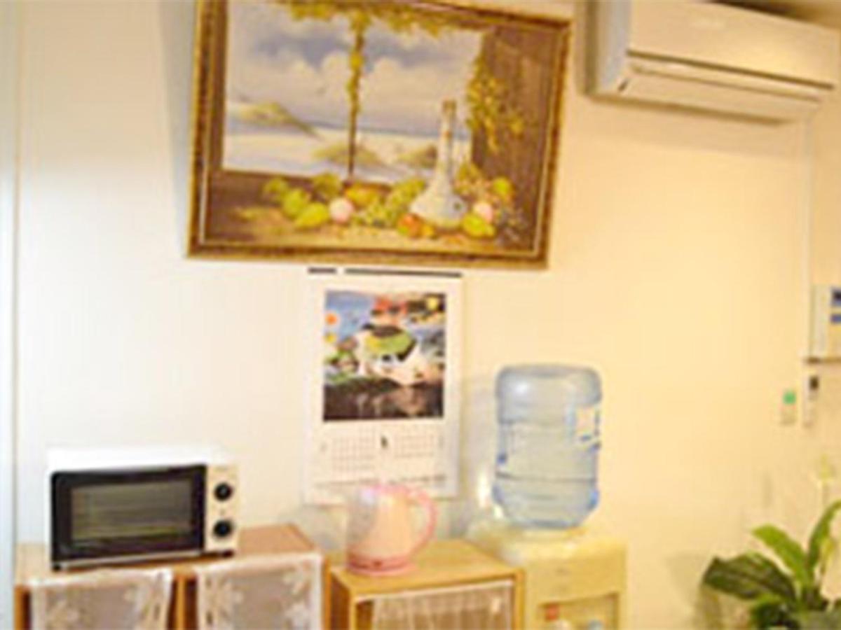 Guest House Fukutomi - Female Only Наха Екстериор снимка