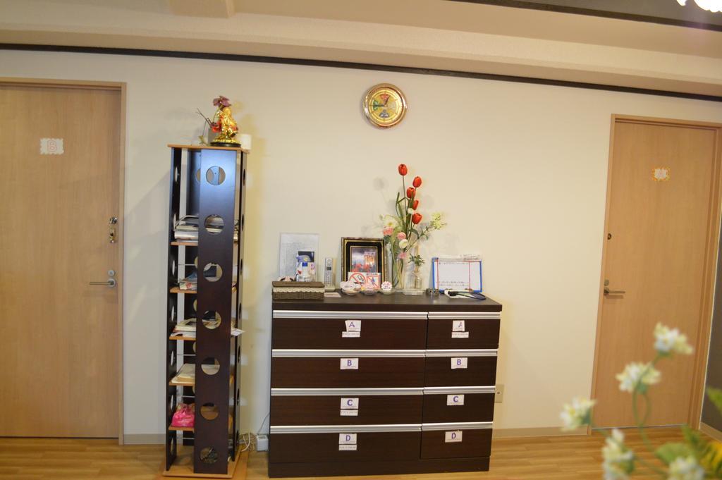 Guest House Fukutomi - Female Only Наха Екстериор снимка