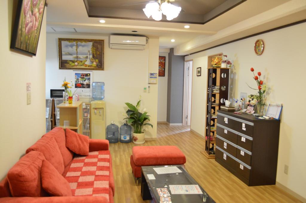Guest House Fukutomi - Female Only Наха Екстериор снимка
